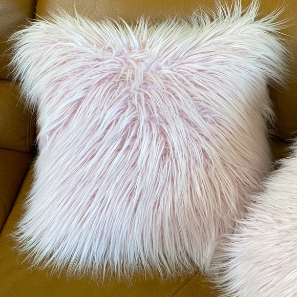 2 Pk of Soft Pink Fuzzy Faux Fur Decorative Square Throw Pillows - Picture 4 of 8
